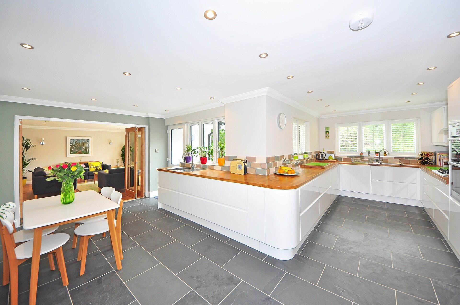 How to Choose the Right Grout Color for Your Tiles